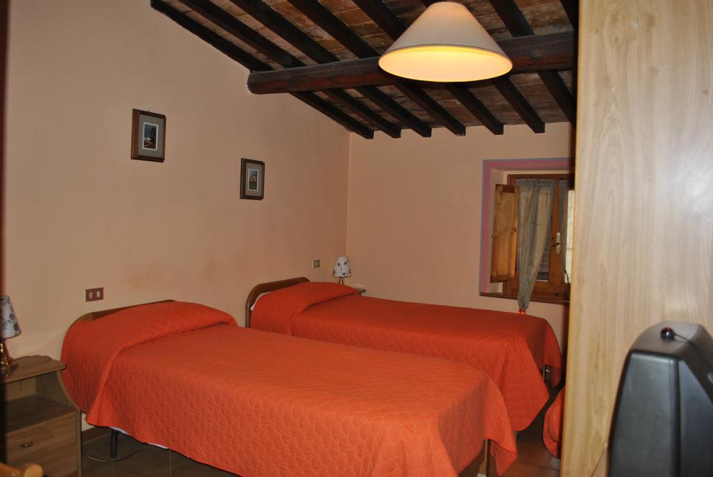 Il Gatto E La Volpe Hotel Gambassi Terme Habitación foto