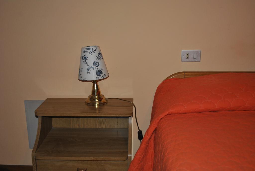 Il Gatto E La Volpe Hotel Gambassi Terme Habitación foto